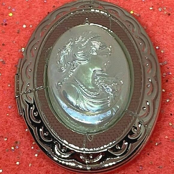 Pearl Victorian Lady Cameo Silver Locket Necklace - Picture 9 of 9